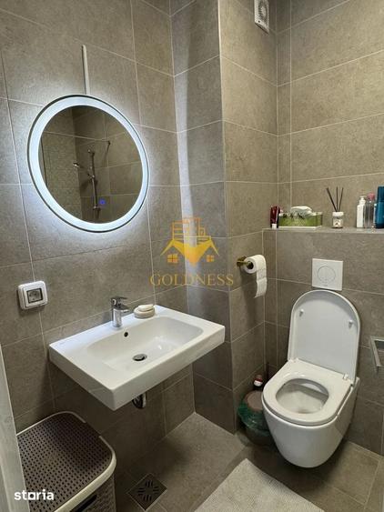 Apartament cu 3 camere semidecomandat, mobilat în Central