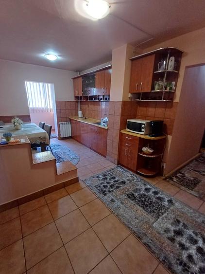 Apartament cu 3 camere decomandat în Decebal