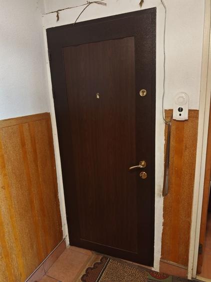 Apartament cu 3 camere decomandat în Berceni
