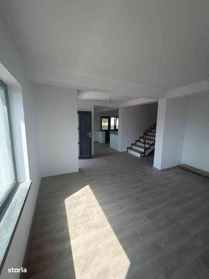Casă cu 4 camere în Lilieci