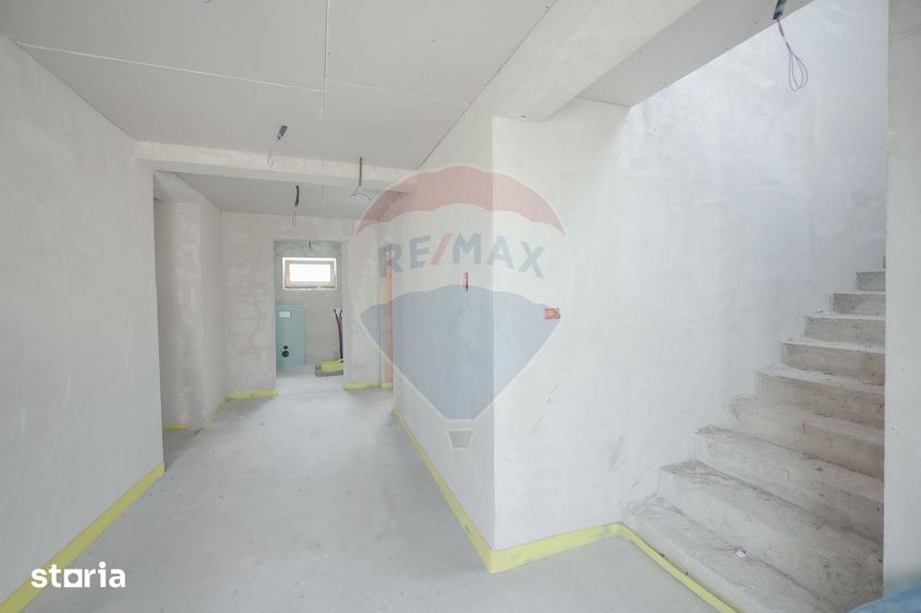 Casă cu 5 camere cu Teren 435 Mp în Paleu