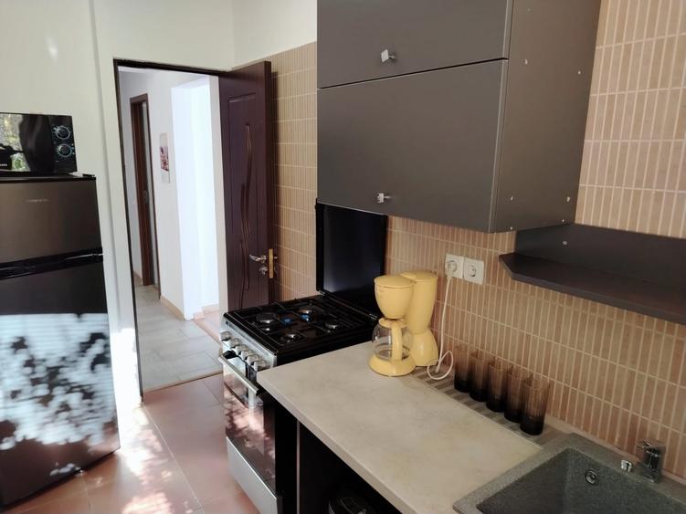 Apartament cu 3 camere decomandat în Moșilor