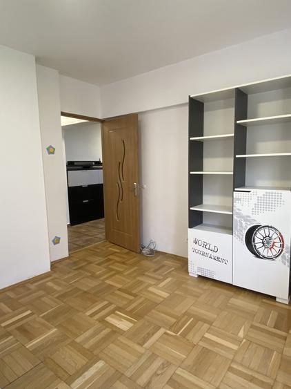 Apartament cu 3 camere decomandat, mobilat în Decebal