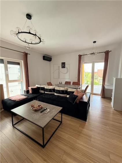 Apartament cu 2 camere semidecomandat, mobilat în Giroc