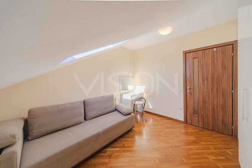 Apartament cu 3 camere semidecomandat în Mărăști