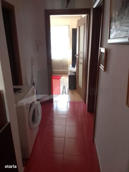 Apartament cu 3 camere decomandat în Drumul Taberei — fotografia 2