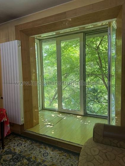 Apartament cu 3 camere semidecomandat în Drumul Taberei