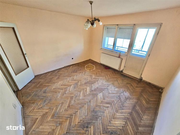Apartament cu 3 camere decomandat în Micro 16