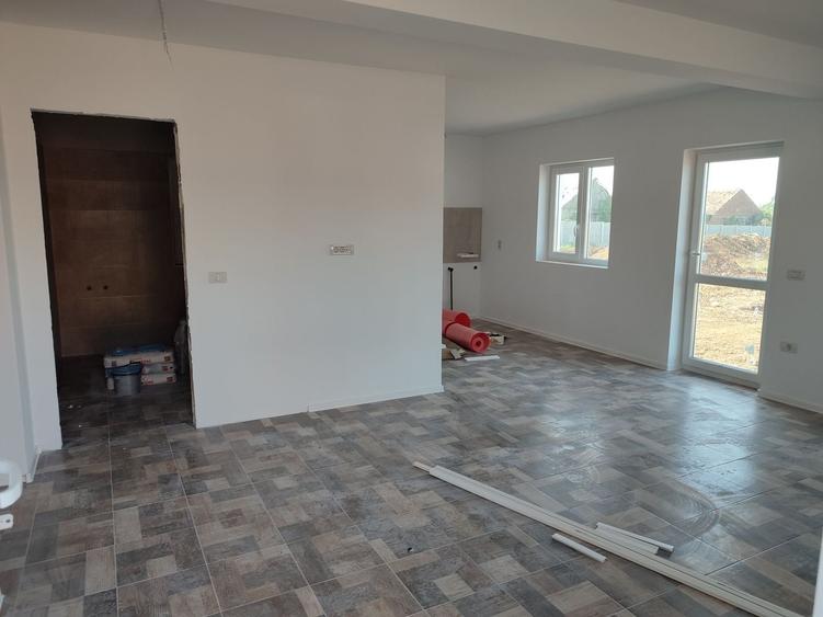 Casă individuală cu 3 camere cu Canalizare în Sânandrei