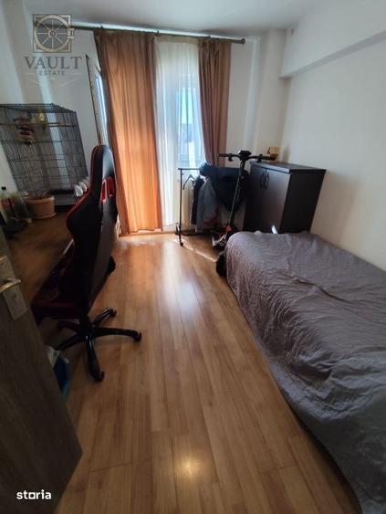 Apartament cu 4 camere semidecomandat în Mărgeanului