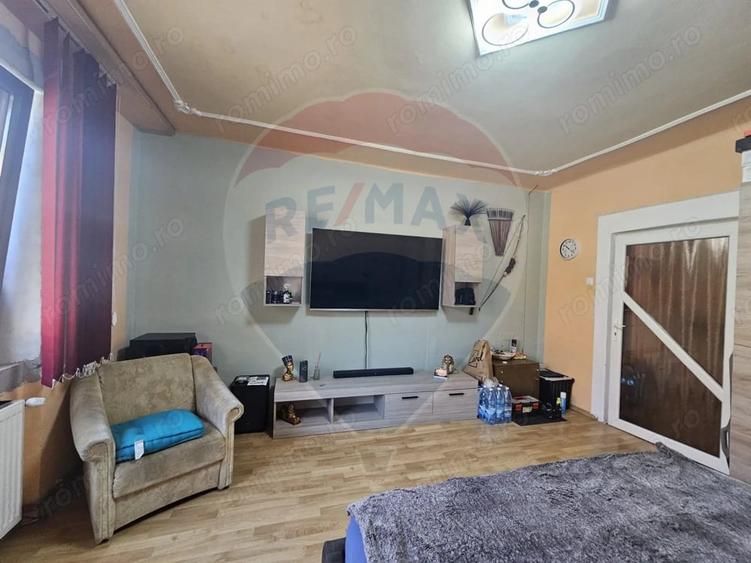 Casă cu 4 camere cu Teren 1371 Mp în Crivina