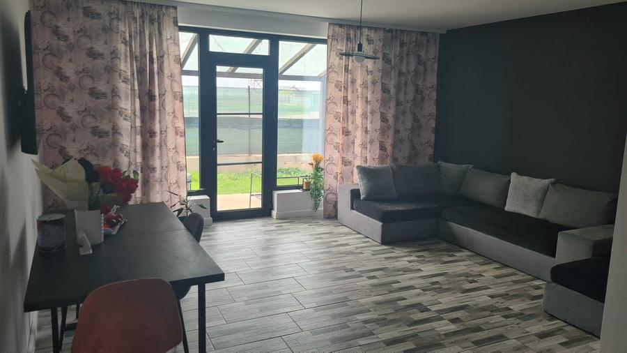 Casă cu 4 camere în Costi