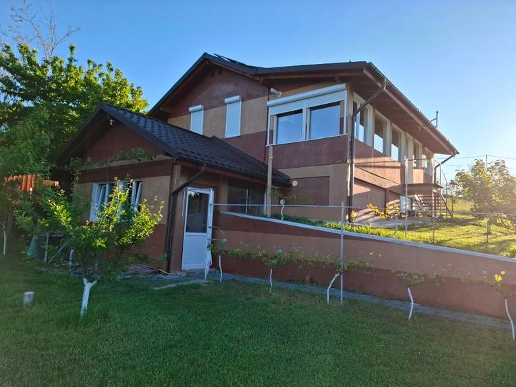 Casă individuală cu 3 camere cu Canalizare în Jugureni