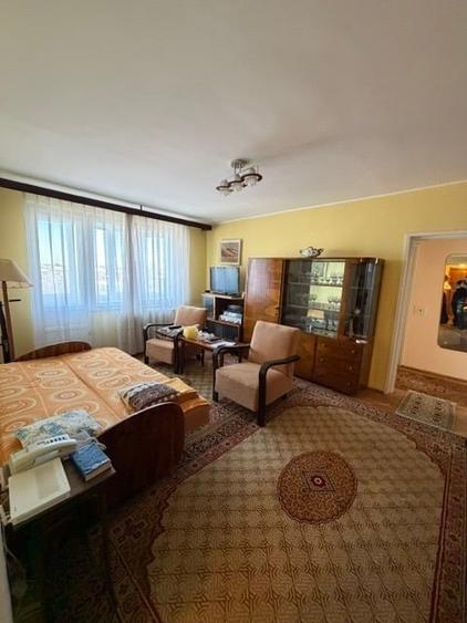 Apartament cu 3 camere semidecomandat, mobilat în Ultracentral
