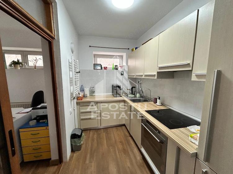 Casă cu 6 camere cu Teren 588 Mp în Lipovei