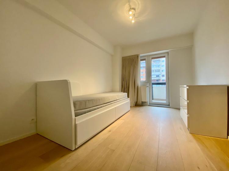 Apartament cu 3 camere decomandat în Nord-Est