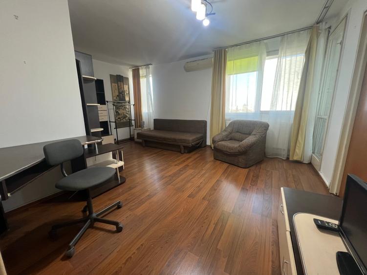 Apartament cu 2 camere decomandat în Titan