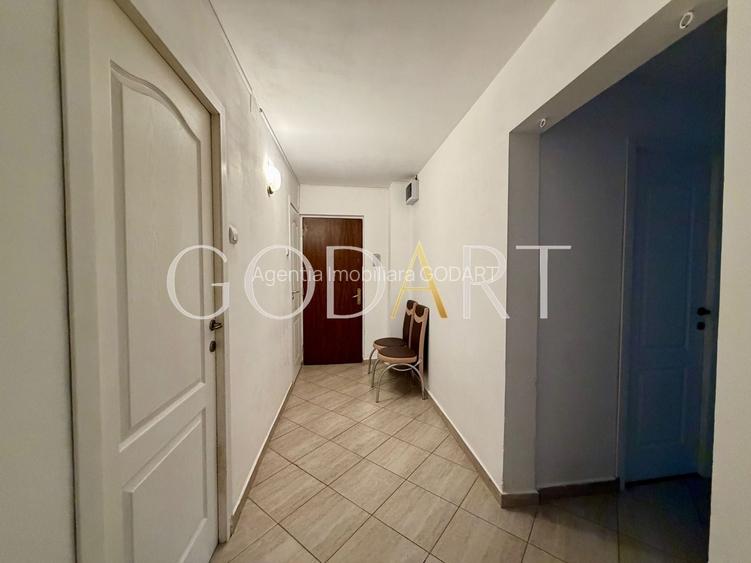 Apartament cu 3 camere | Două balcoane | Renovat