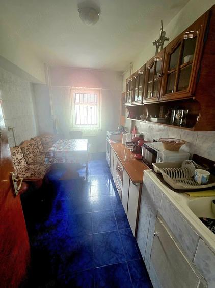 Apartament cu 3 camere decomandat în Noua