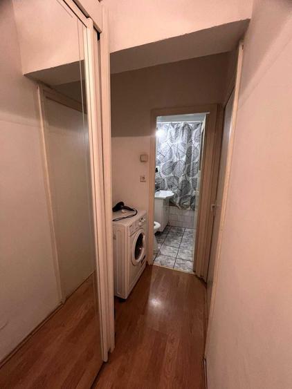 Apartament cu 3 camere decomandat în Calea București