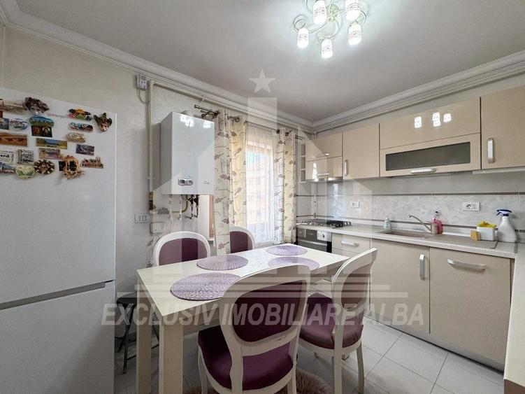 Apartament cu 3 camere decomandat, mobilat în Cetate