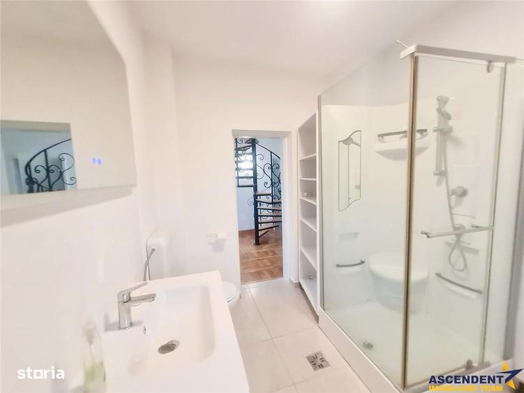 Casă cu 4 camere cu Teren 500 Mp în Central