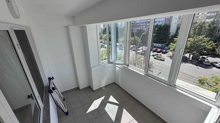 Apartament cu 3 camere decomandat în Dristor