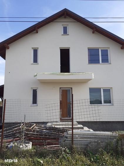 Casă cu 5 camere cu Teren 520 Mp în Tărtășești