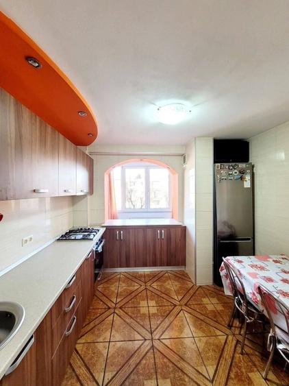 Apartament cu 3 camere semidecomandat în Bartolomeu