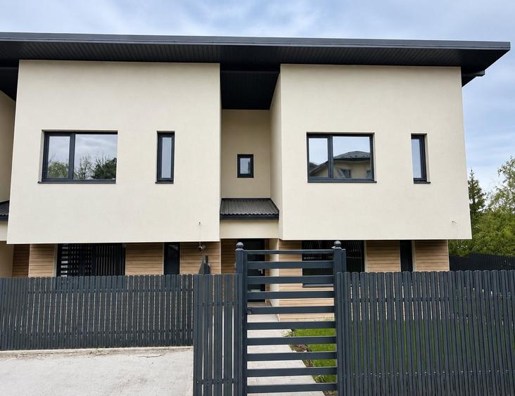 Casă individuală cu 4 camere cu Teren 230 Mp în Valea Lupului