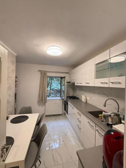 Apartament cu 3 camere semidecomandat în Malu Roșu