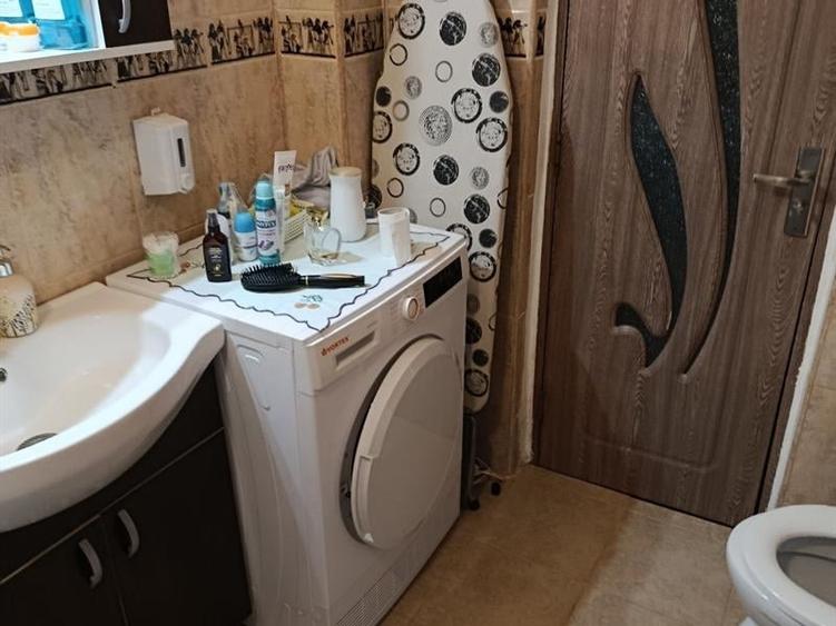 Apartament cu 2 camere semidecomandat, mobilat în Valea Rosie