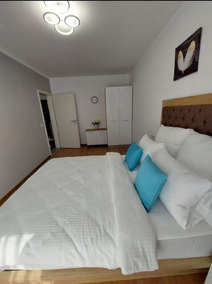 Apartament cu 2 camere semidecomandat, mobilat în Tractorul