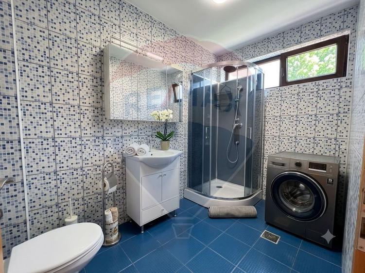 Duplex cu 4 camere cu Teren 231 Mp în IAR