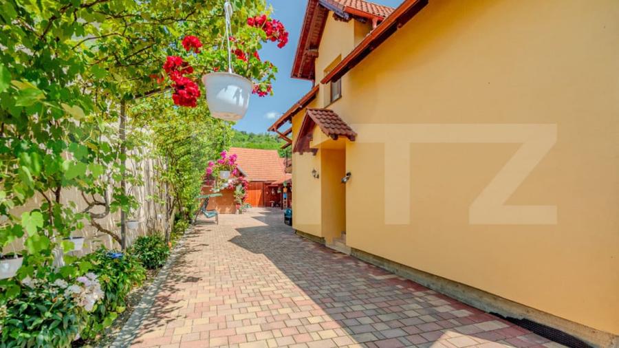 Casă cu 5 camere cu Teren 566 Mp în Feldioara