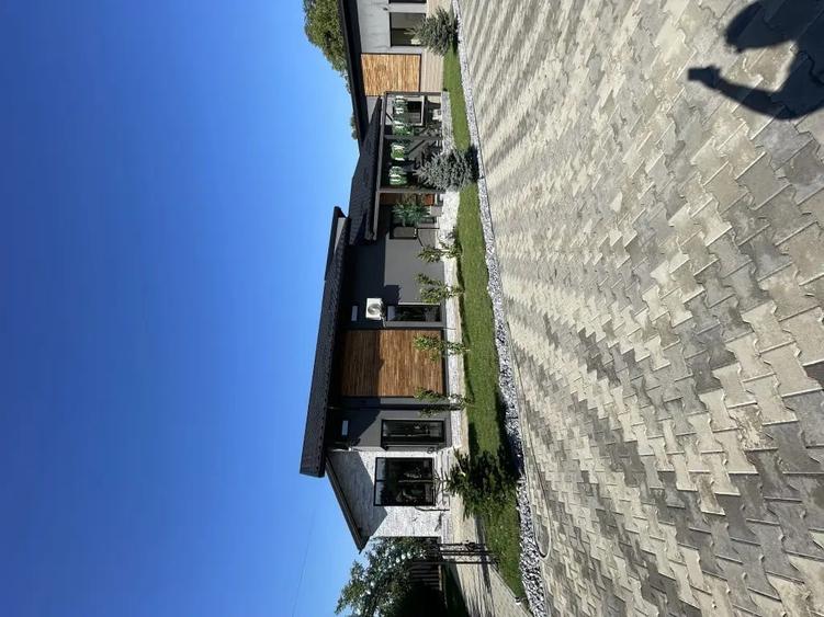 Doua case una langa cealalta in Miroslava, Ciurbesti - 3