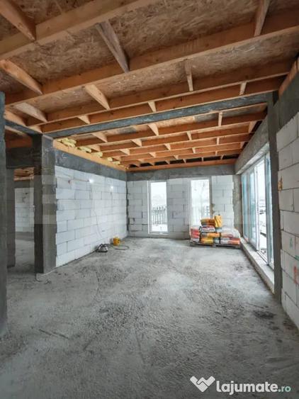 Casă cu 4 camere cu Teren 800 Mp în Mihai Viteazu