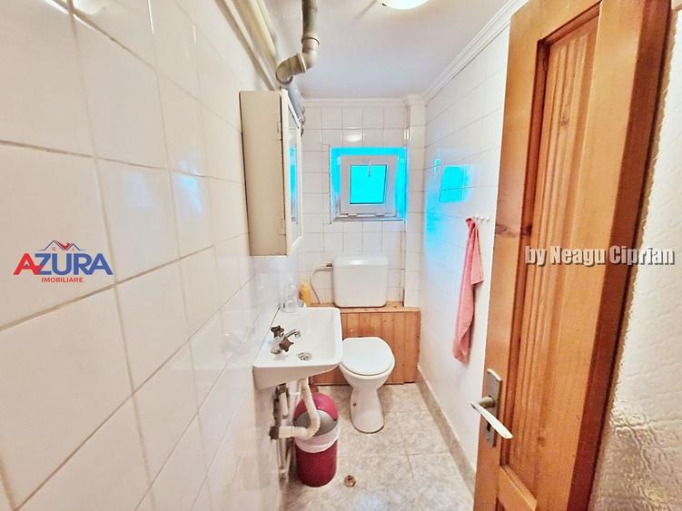 Casă individuală cu 10 camere cu Canalizare în Exercițiu