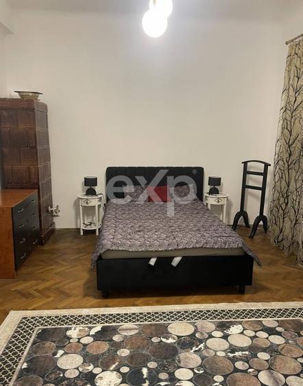 Apartament cu 2 camere semidecomandat, mobilat în Central