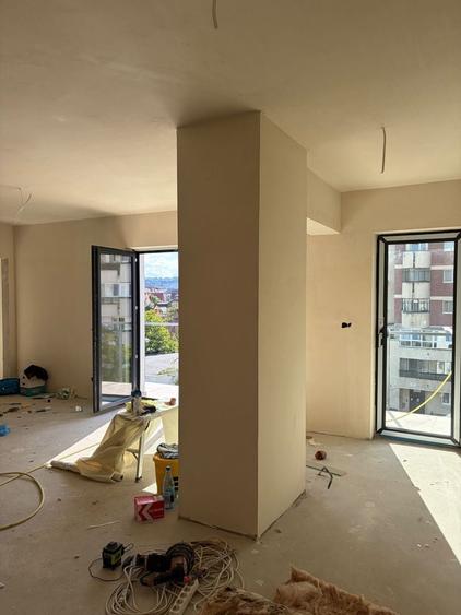 Apartament cu 3 camere semidecomandat în Mărăști