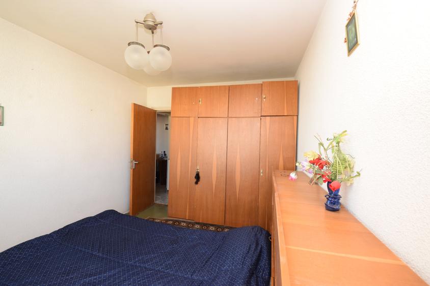 Apartament cu 3 camere decomandat în Dristor