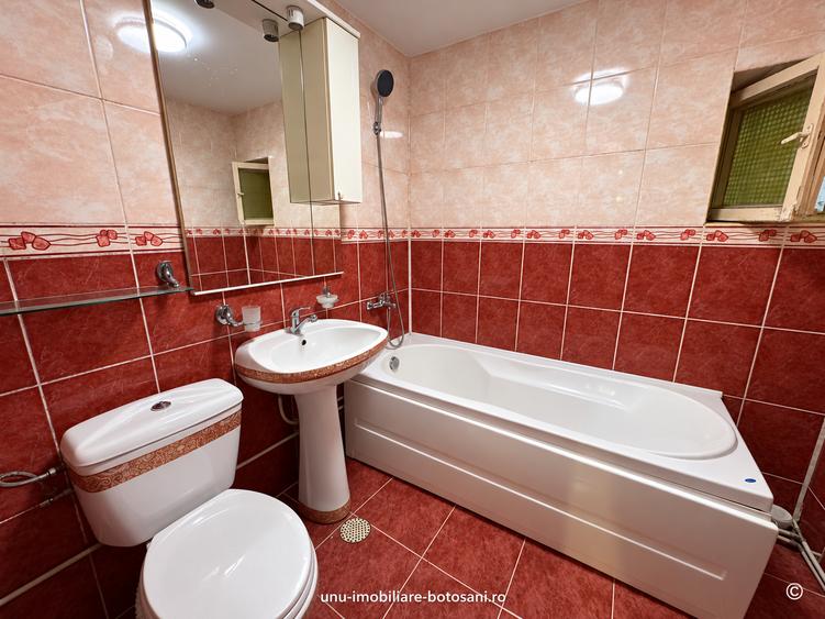 Apartament cu 3 camere decomandat în Central