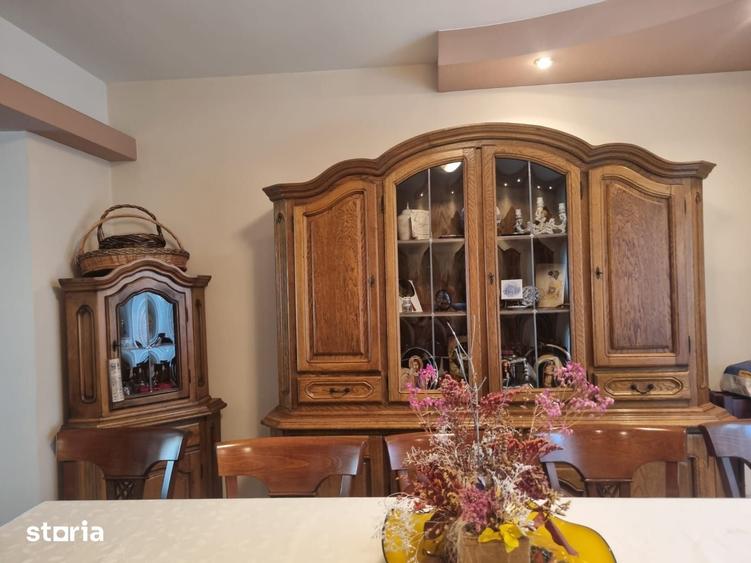 Casă cu 10 camere cu Teren 2500 Mp în Central