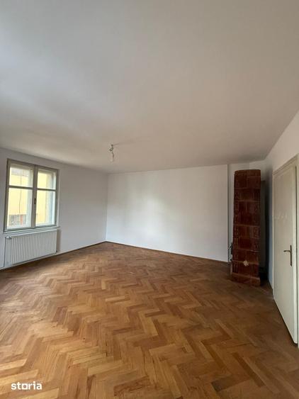 Apartament cu 3 camere semidecomandat în Andrei Mureșanu