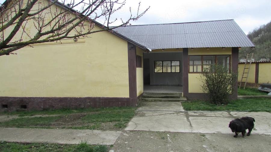 Casă cu 3 camere cu Teren 2900 Mp în Vețel