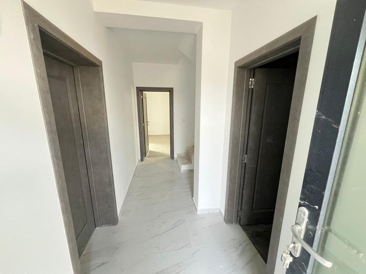 Duplex cu 4 camere cu Teren 250 Mp în Tărlungeni