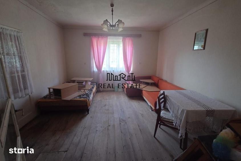Casă cu 4 camere cu Teren 9563 Mp în Dumbrava