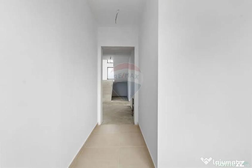 Casă cu 7 camere cu Teren 437 Mp în Livada