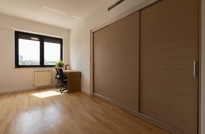 Apartament cu 4 camere decomandat în Herăstrău