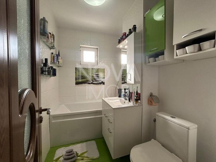 Apartament cu 3 camere semidecomandat în Turnișor